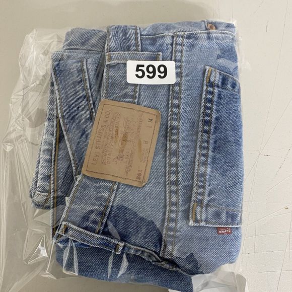 Levis 551 Jeans Womens Sz 16 34x30 Relaxed Fit Tapered Leg Distressed aded Denim - Picture 15 of 15